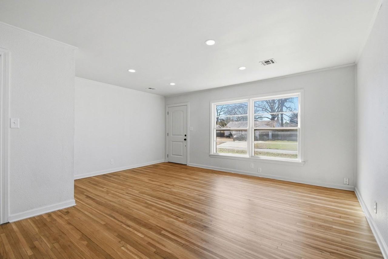 229 E 45th Pl - Photo 7 of 21