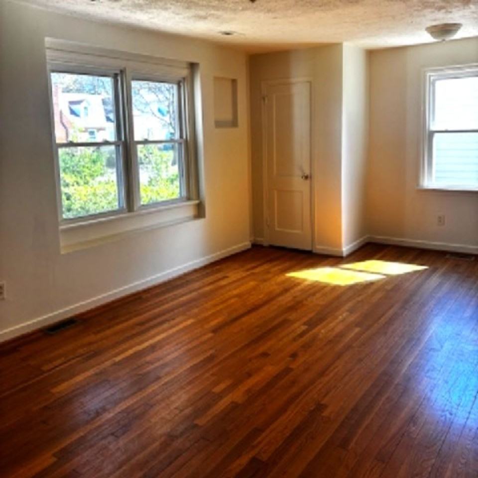 1009 Fourqurean Ln - Photo 2 of 13