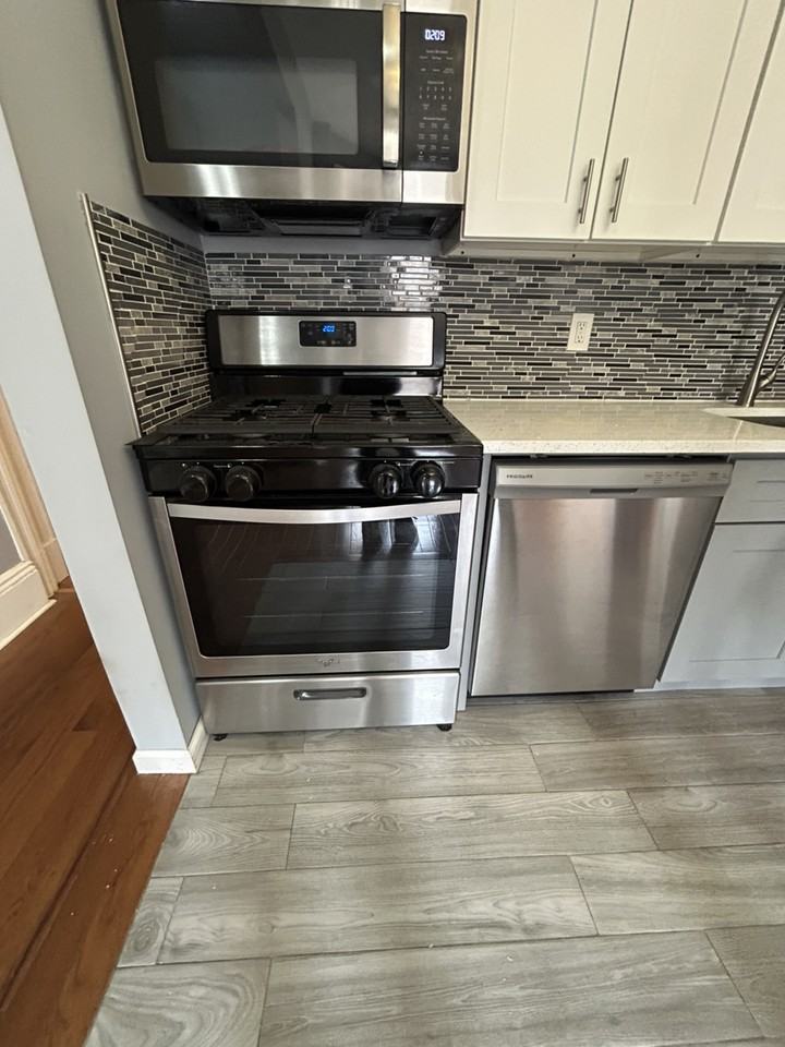 1368 Teller Ave - Photo 2 of 7