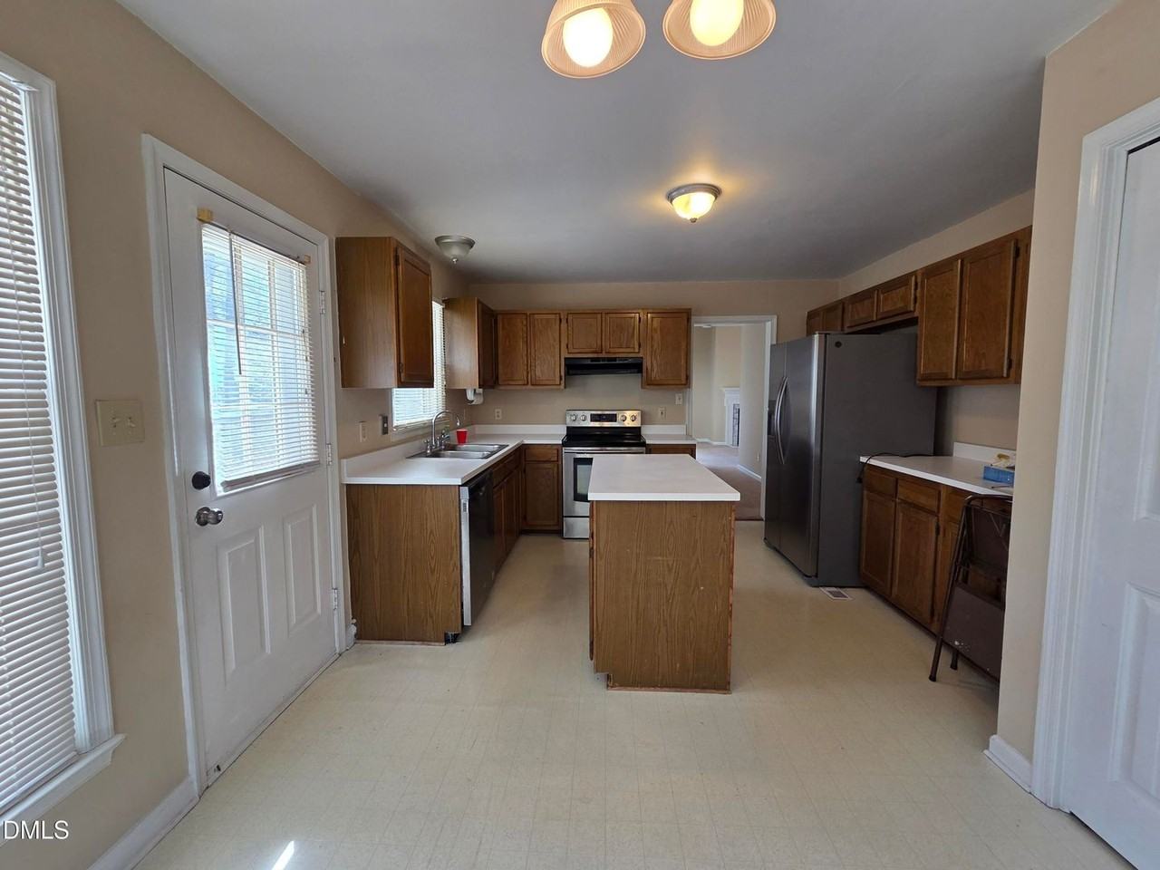 5709 Edgebury Rd - Photo 2 of 15