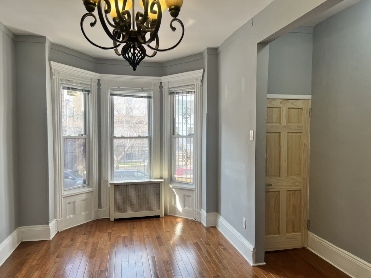 1368 Teller Ave - Photo 3 of 7