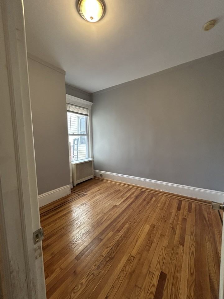 1368 Teller Ave - Photo 4 of 7