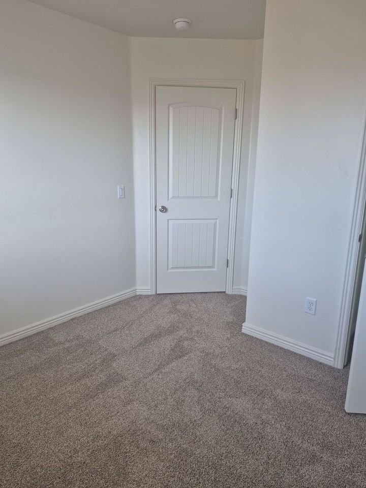 1000 E Bluff View Dr #111 - Photo 7 of 14