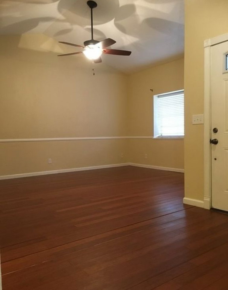 1105 Rebecca Ave - Photo 7 of 9