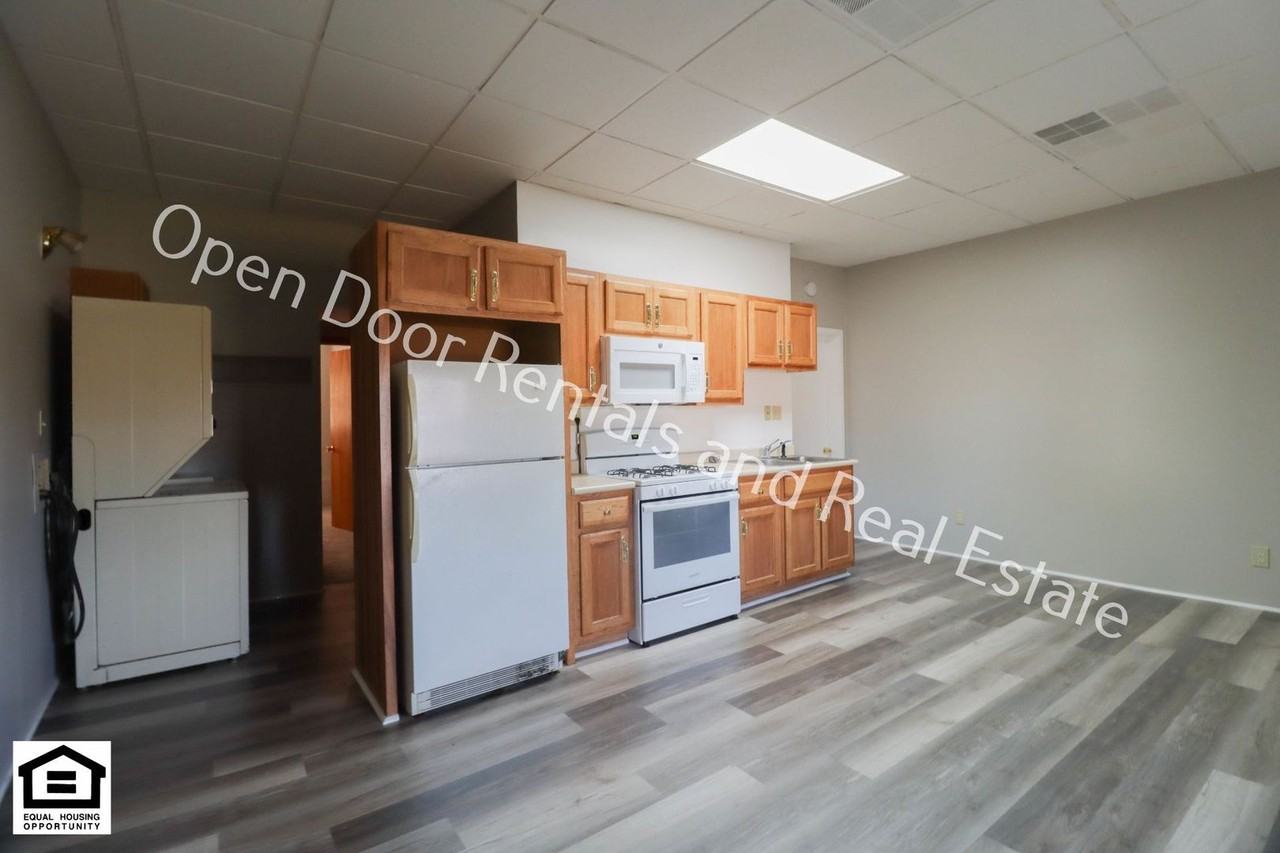 255 S Wayne St - Photo 3 of 15