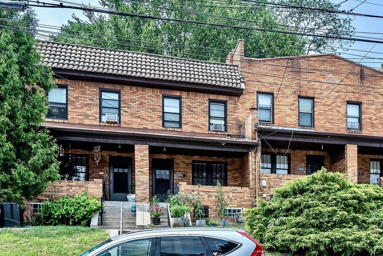 176 Hallock St - Photo 2 of 13