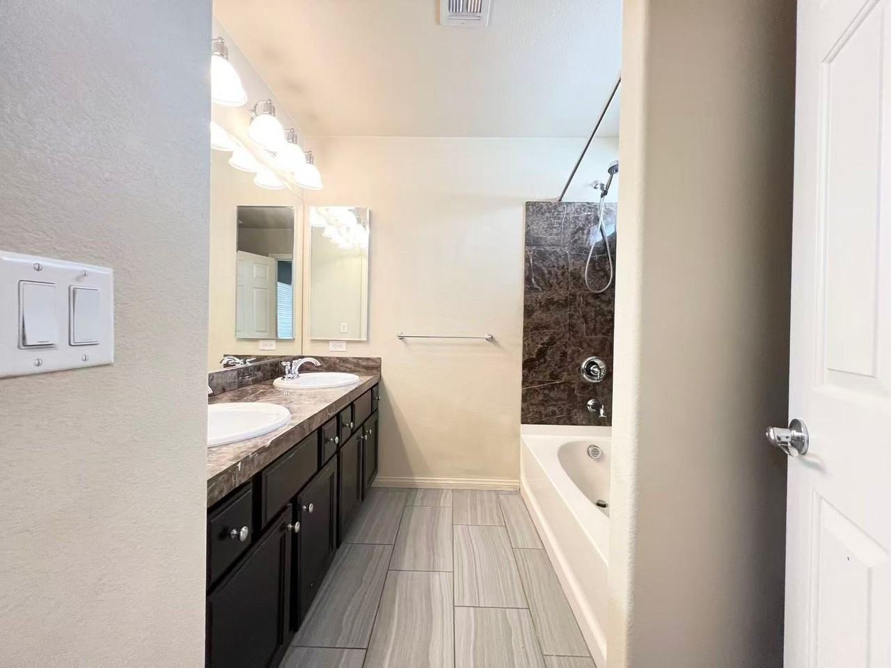 5638 Bartlett Ridge Ct - Photo 7 of 32