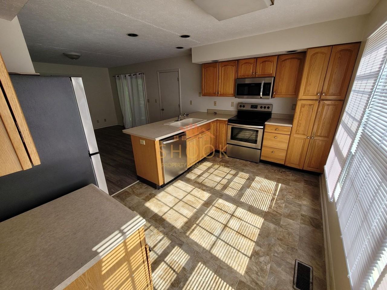 1716 Ashbury Ct - Photo 6 of 23