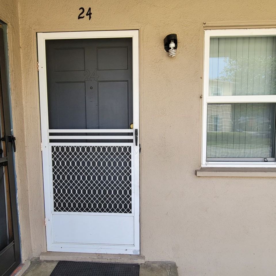 24 N Joanne Ave - Photo 3 of 13