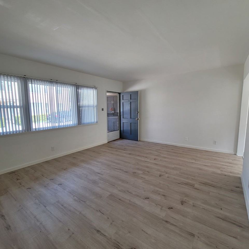 24 N Joanne Ave - Photo 4 of 13