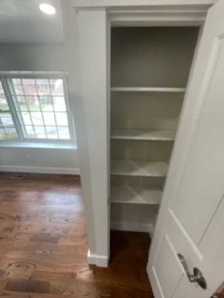 6761 Surreywood Ln - Photo 6 of 47