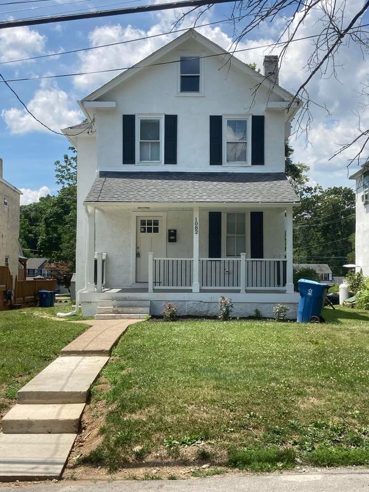 1082 Trewellyn Ave - Photo 3 of 7