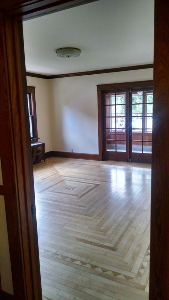 241 Dunning St - Photo 2 of 18