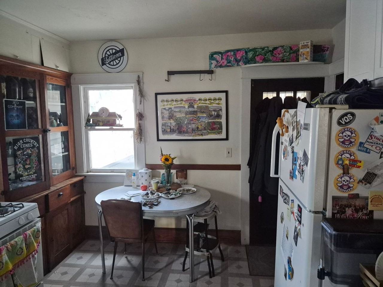 241 Dunning St - Photo 7 of 18