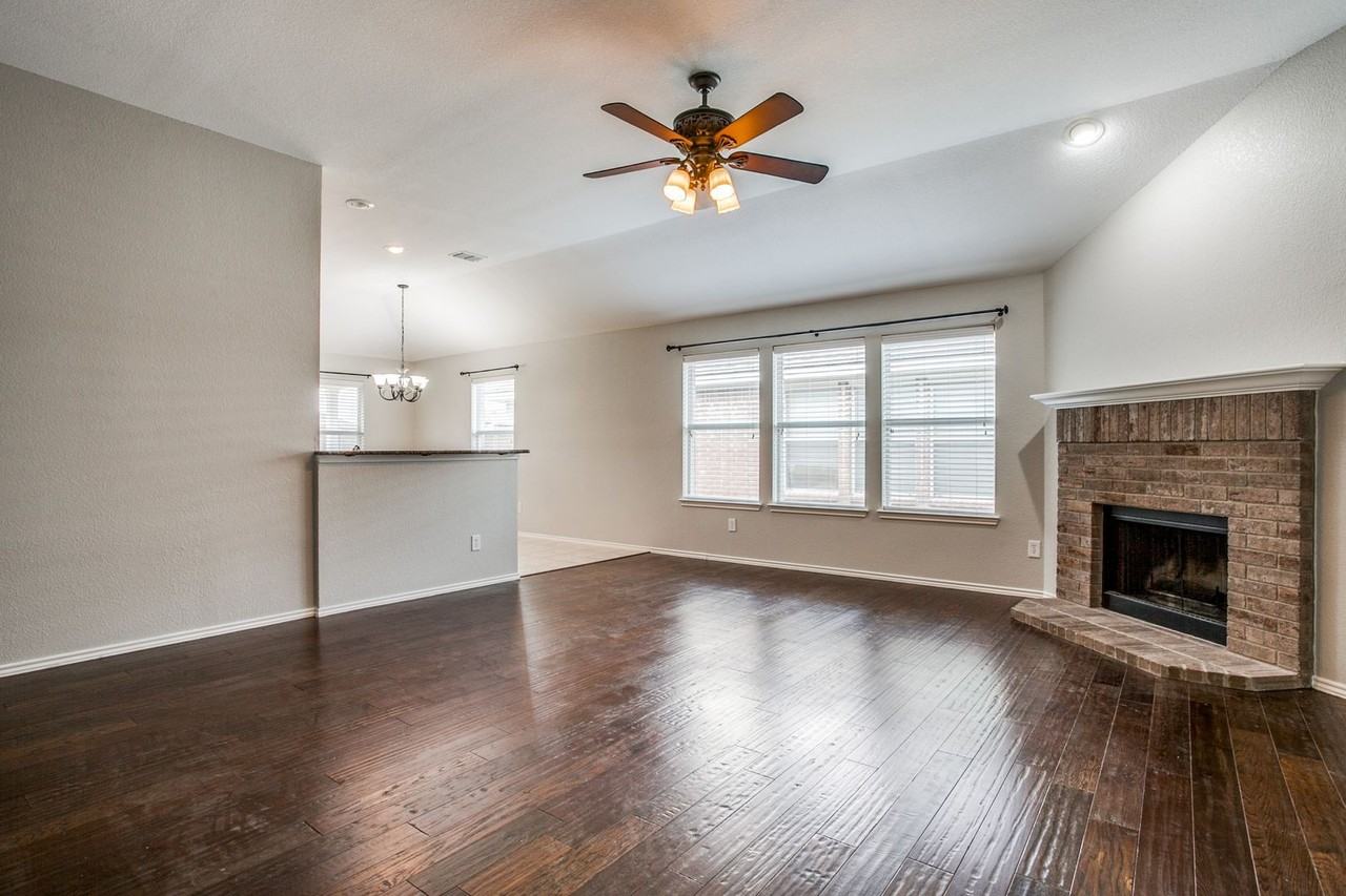 1037 Johnson City Ave - Photo 6 of 32