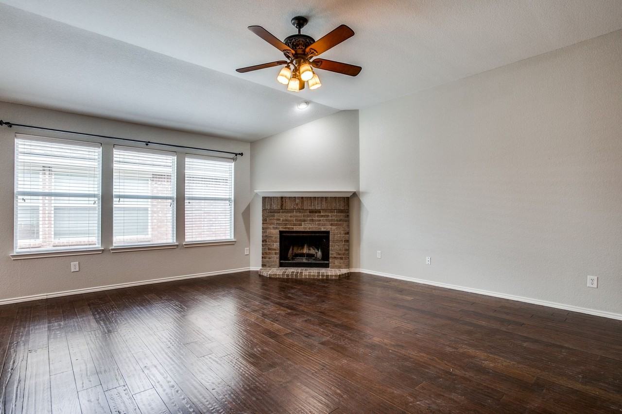 1037 Johnson City Ave - Photo 7 of 32