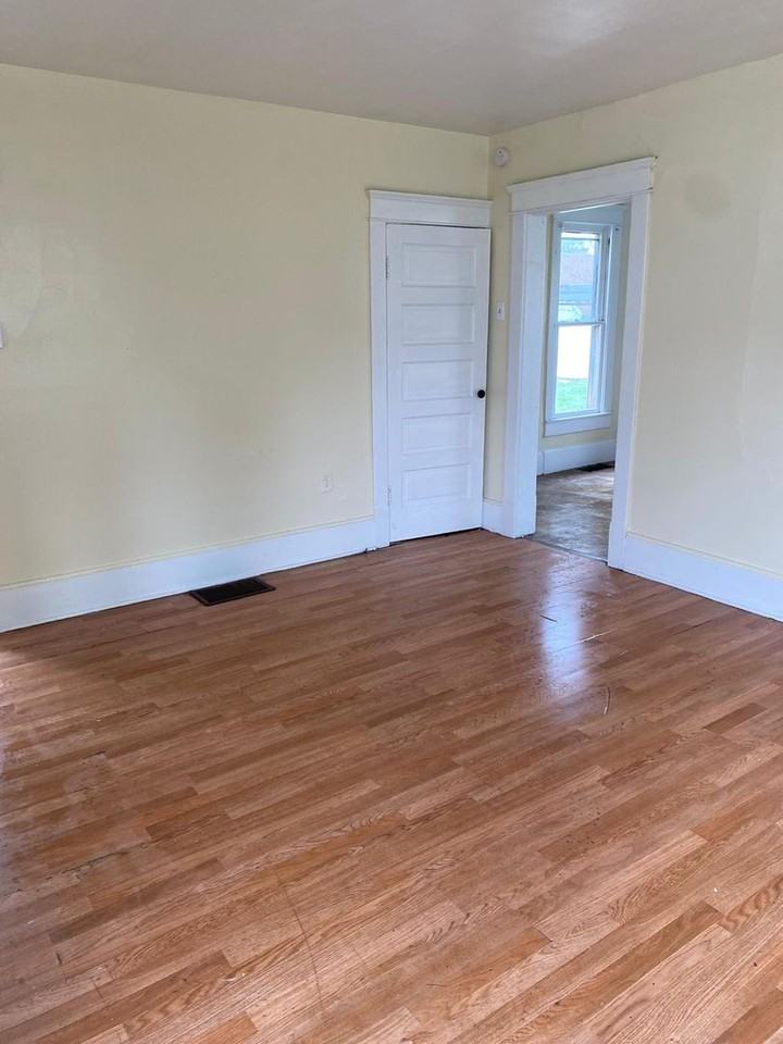 334 Woods Ave - Photo 3 of 8