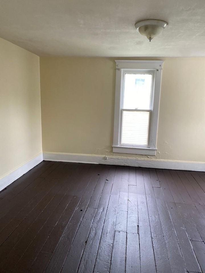 334 Woods Ave - Photo 4 of 8