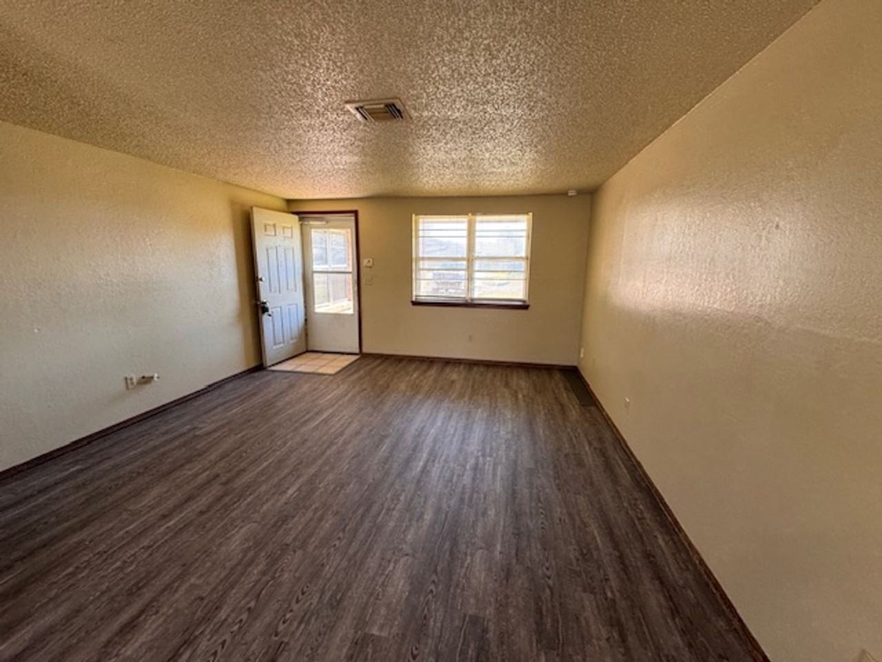 8607 S Brookline Ave - Photo 3 of 7