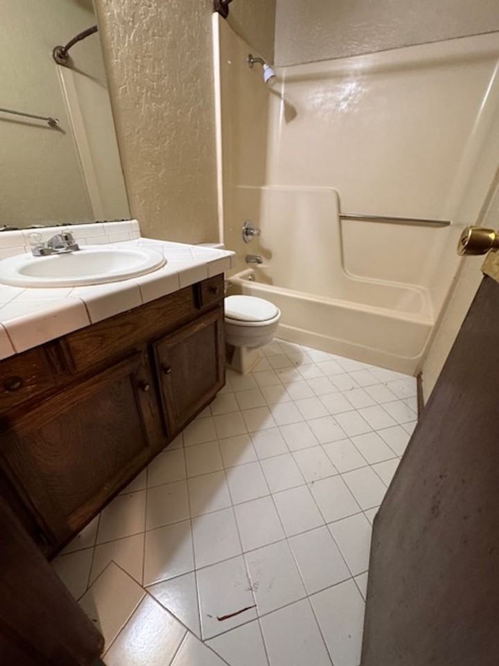 8607 S Brookline Ave - Photo 5 of 7