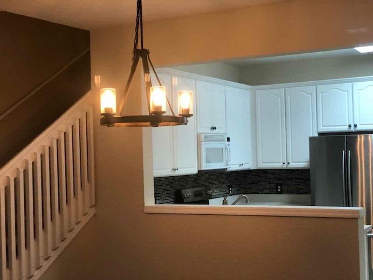 1110 Loyola Ct - Photo 2 of 9