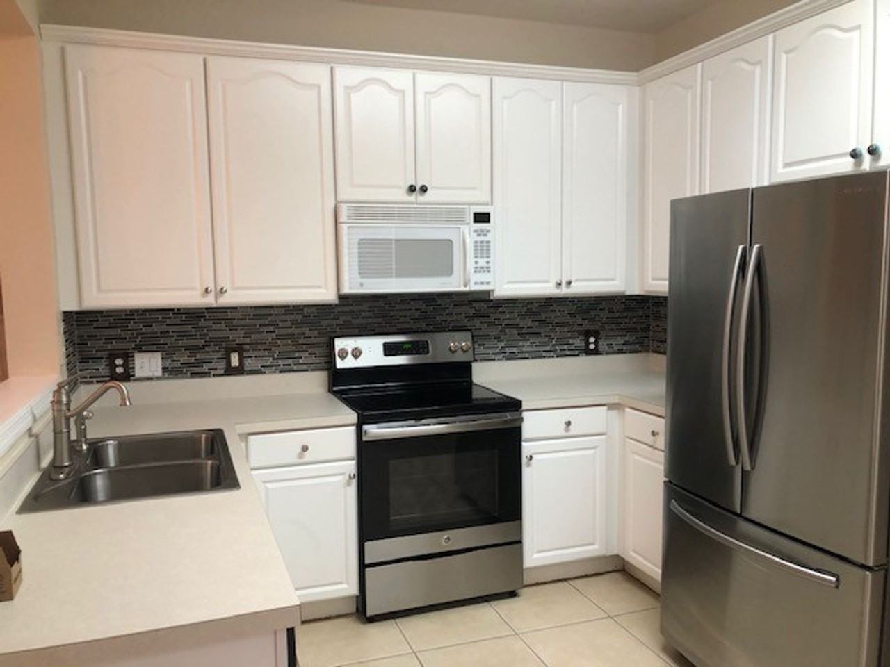 1110 Loyola Ct - Photo 4 of 9