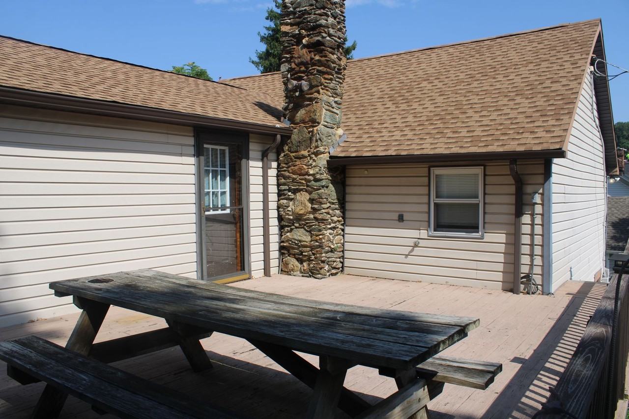 10 Winter Ave - Photo 2 of 14