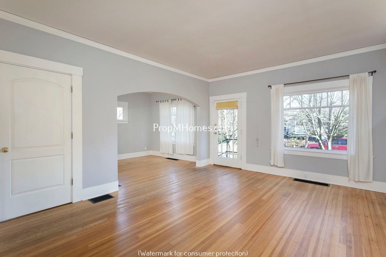 8719 Se 15th Ave - Photo 2 of 26