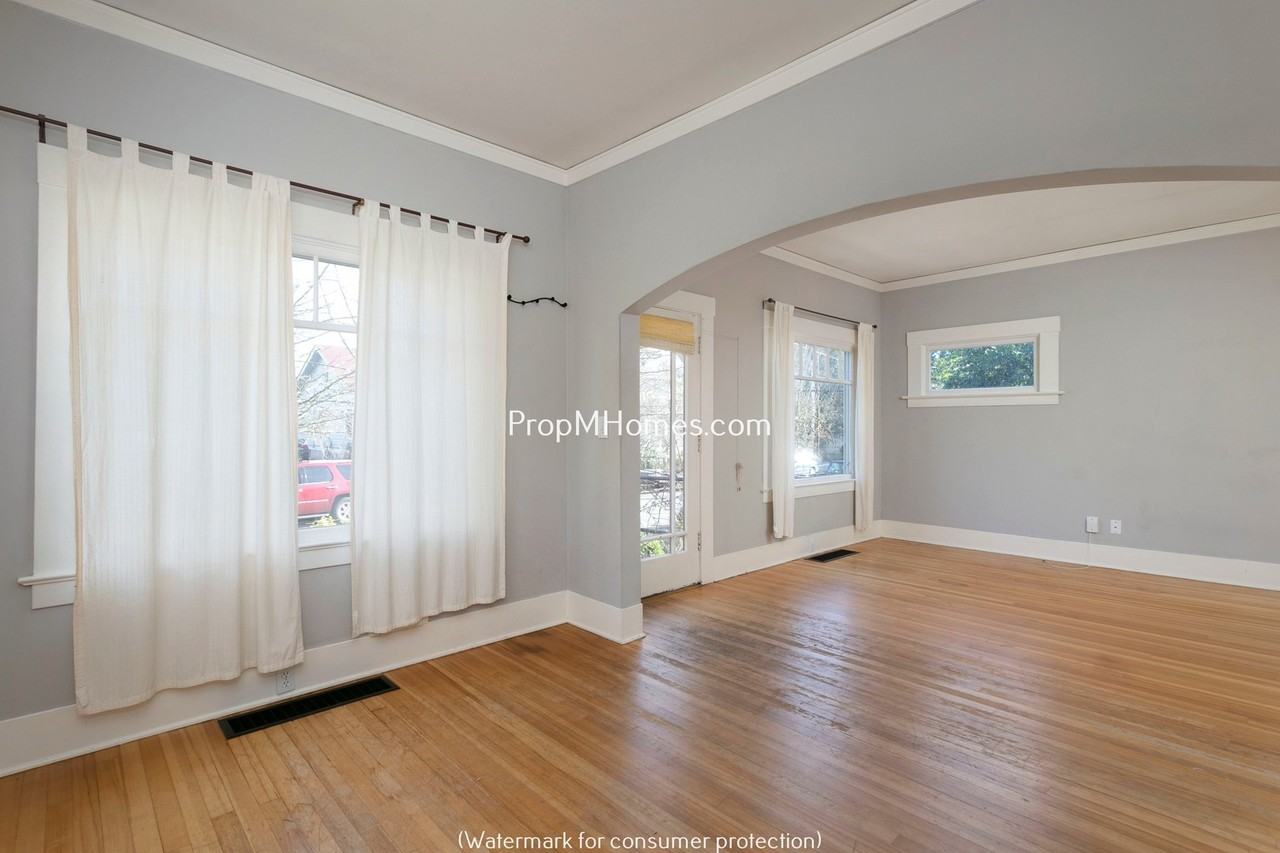 8719 Se 15th Ave - Photo 3 of 26