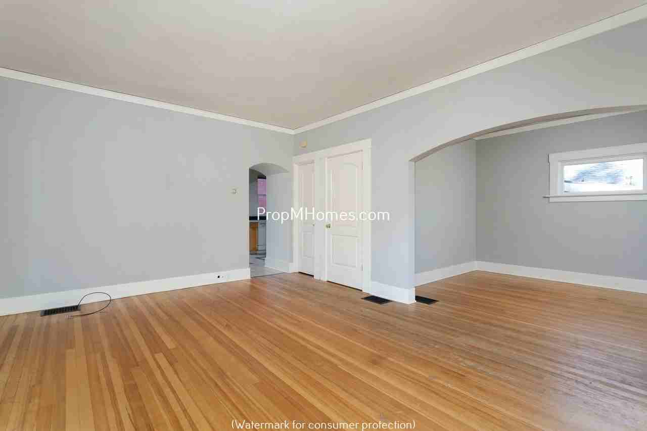 8719 Se 15th Ave - Photo 4 of 26