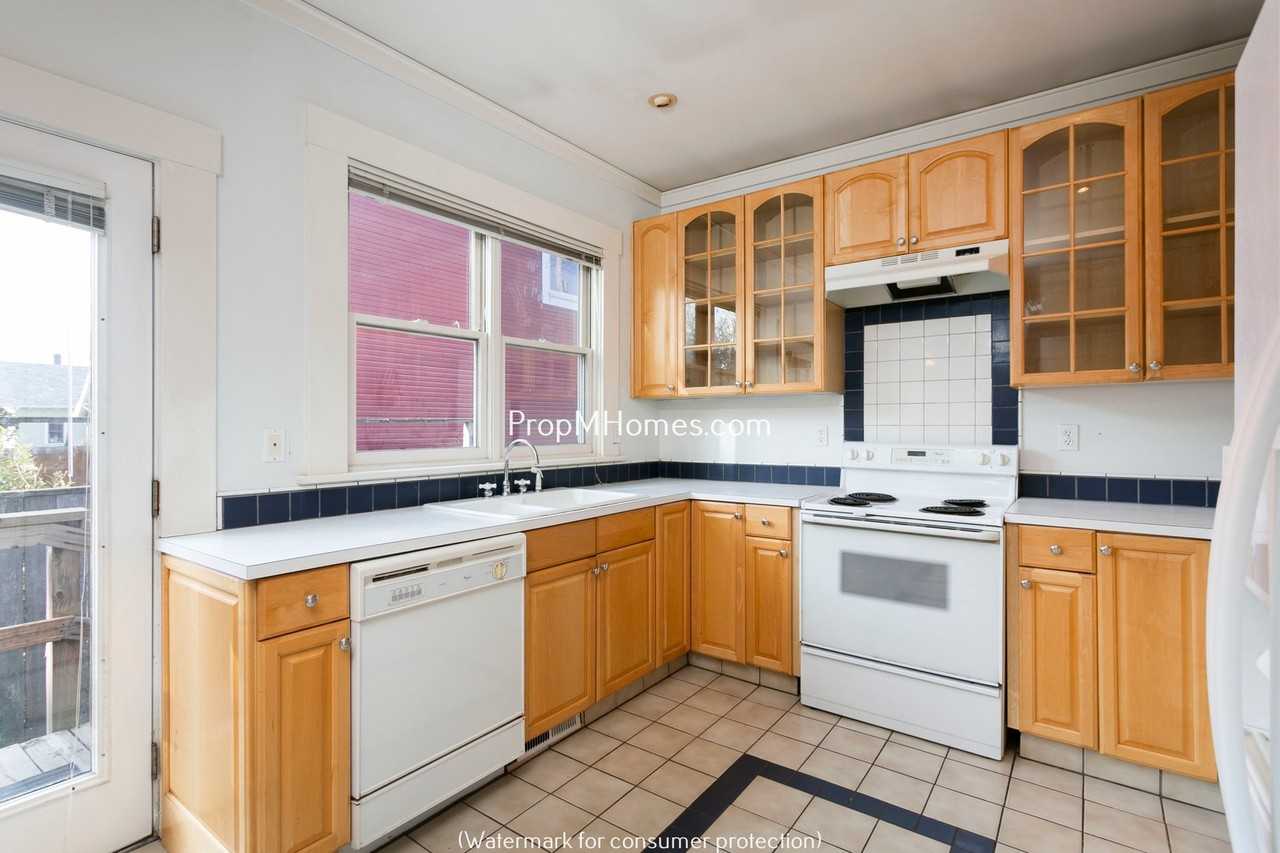 8719 Se 15th Ave - Photo 6 of 26