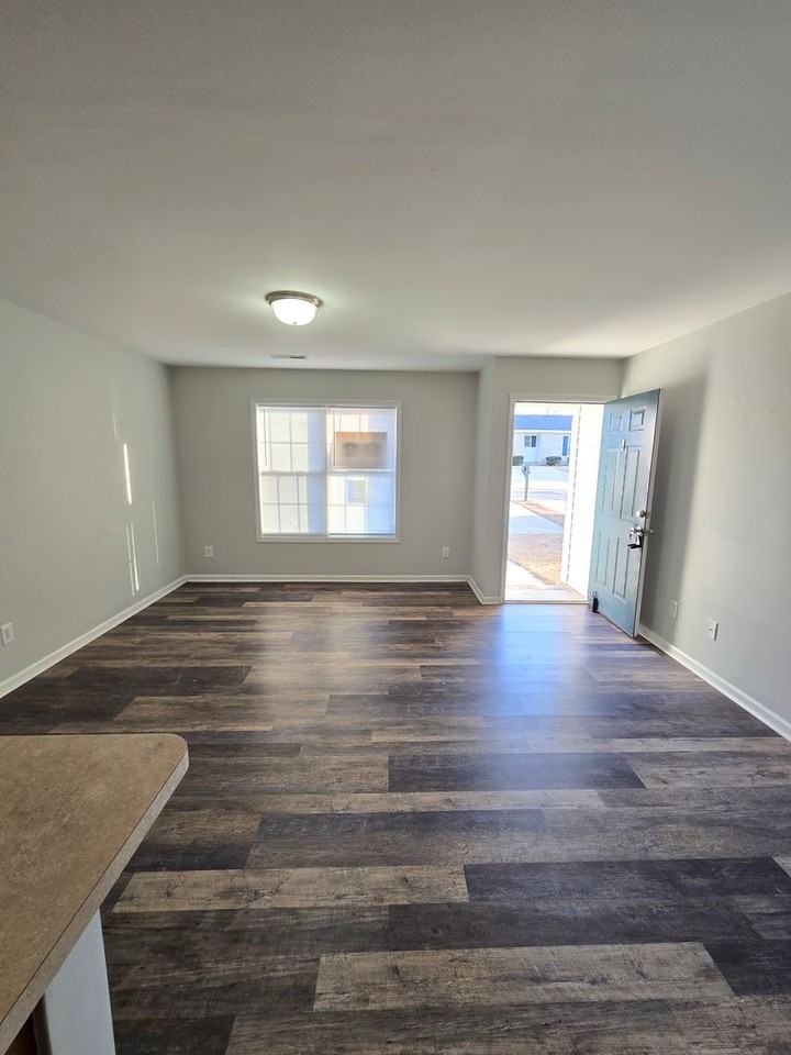 62 Coats Cir - Photo 3 of 13