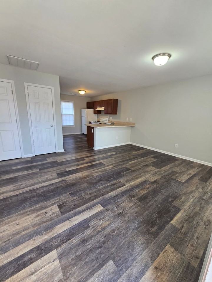 62 Coats Cir - Photo 5 of 13