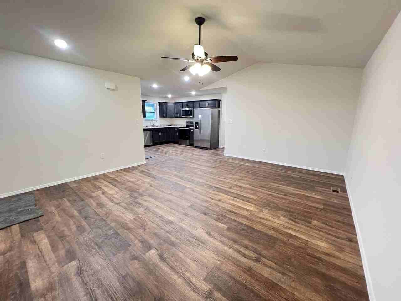 2001 Burlington Dr - Photo 4 of 18