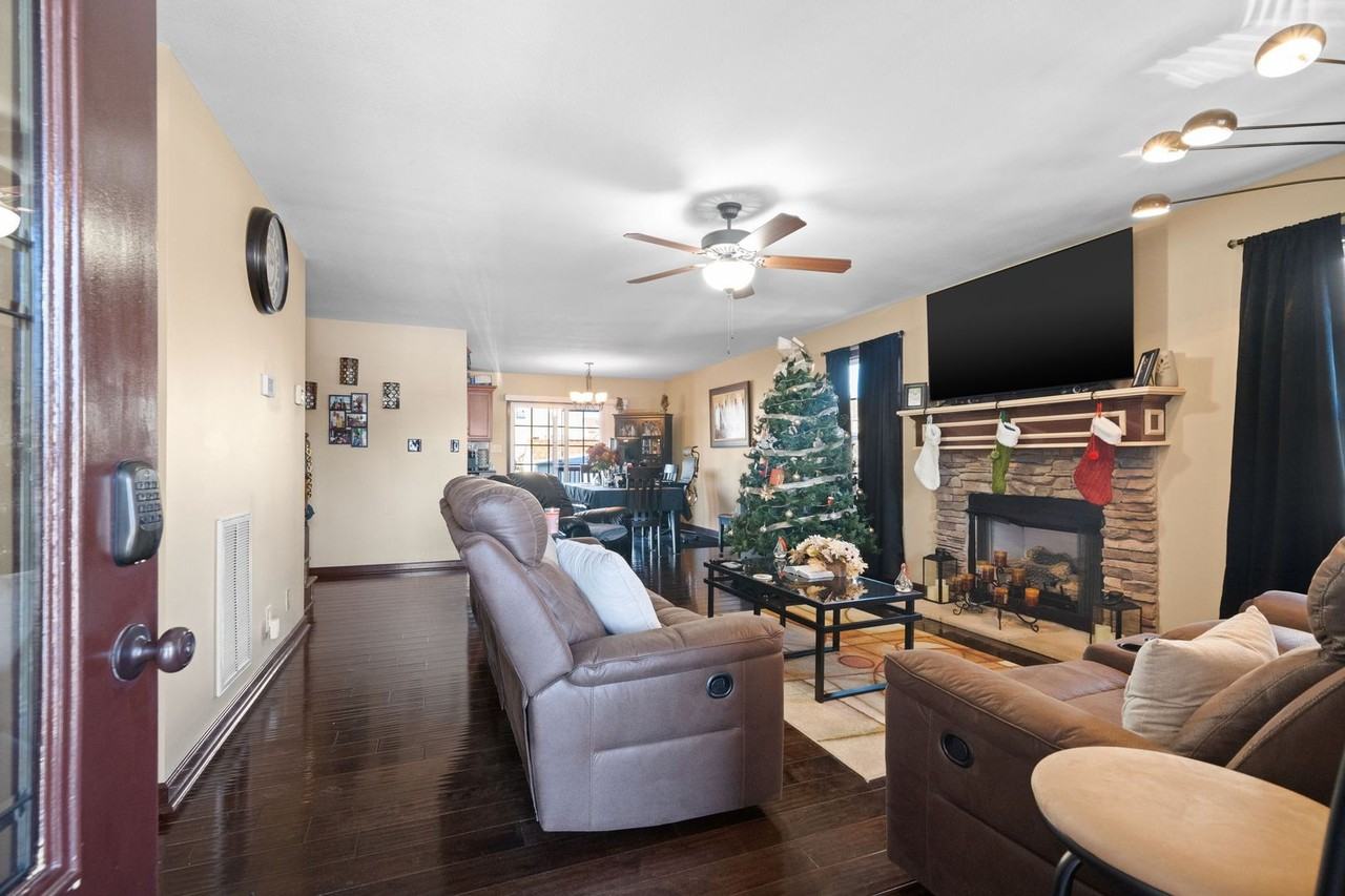 965 Harding Dr - Photo 5 of 29