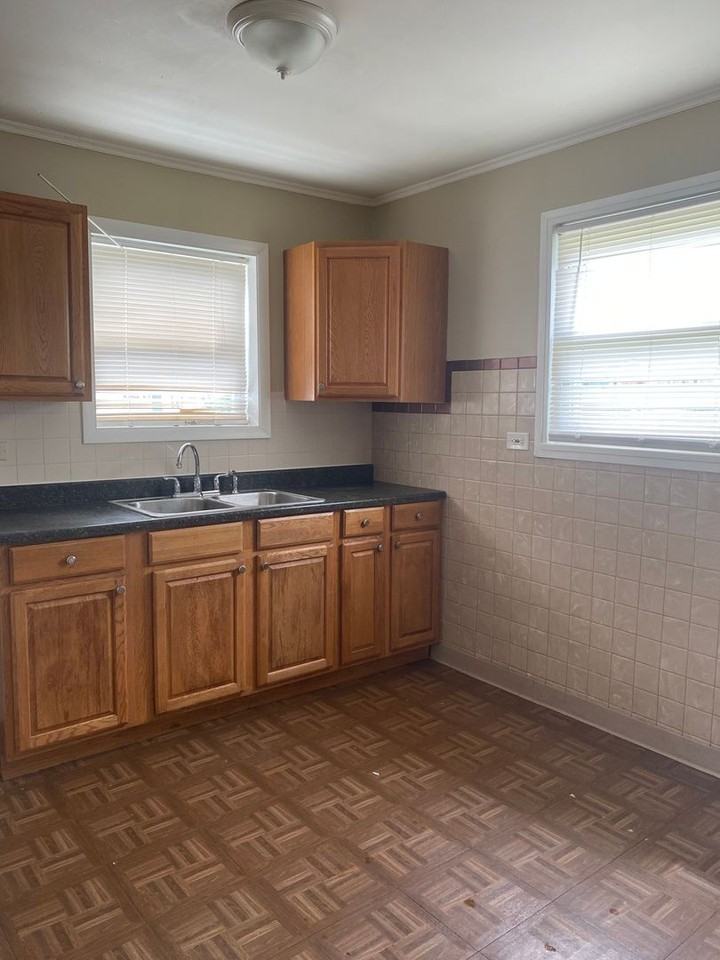 12535 S Ada St - Photo 4 of 6