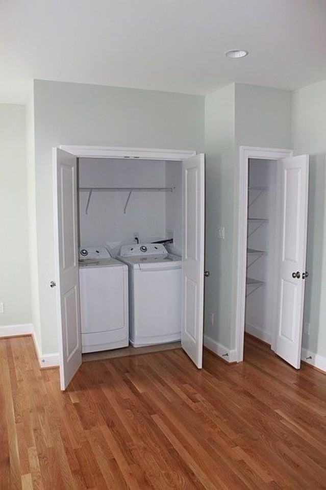 105 Temple St - Photo 5 of 10