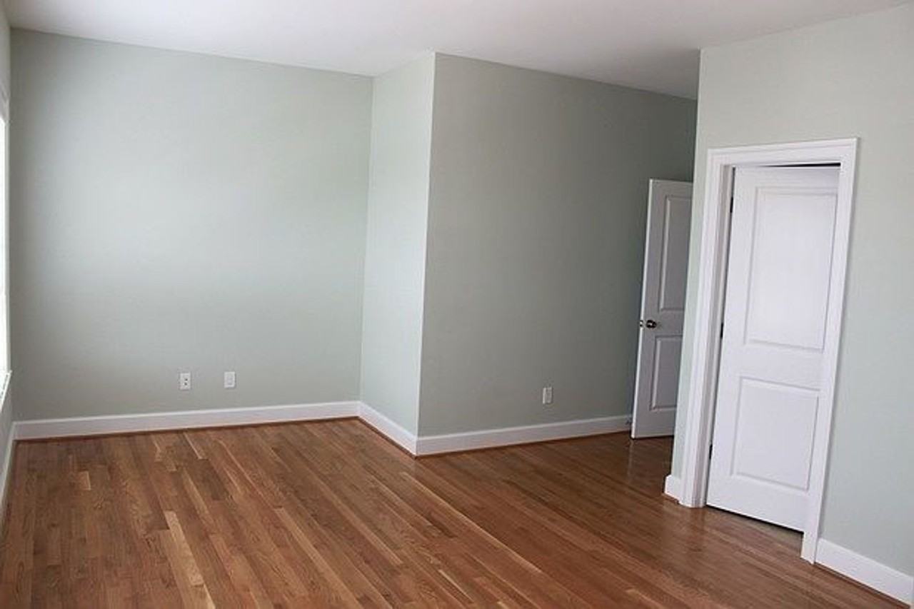 105 Temple St - Photo 7 of 10