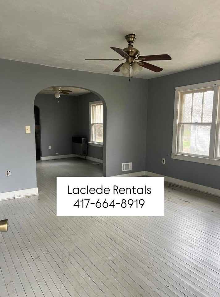 678 N Adams Ave - Photo 2 of 10