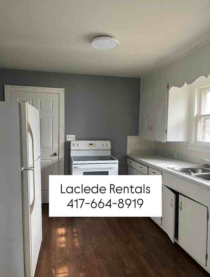 678 N Adams Ave - Photo 3 of 10