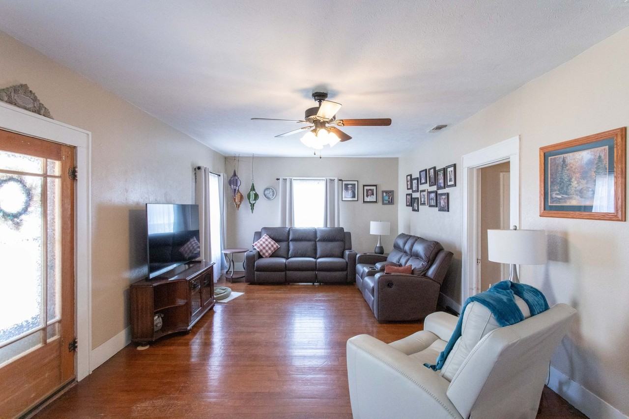 123 Avenue C - Photo 3 of 25