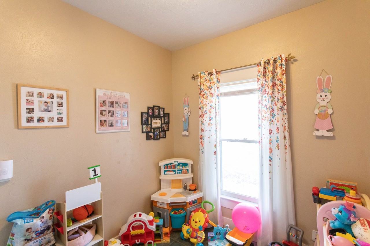 123 Avenue C - Photo 5 of 25