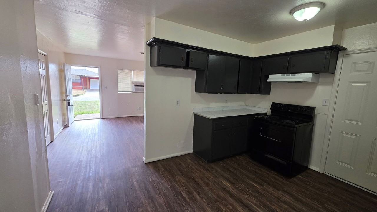 4309 Woodedge Dr - Photo 4 of 20