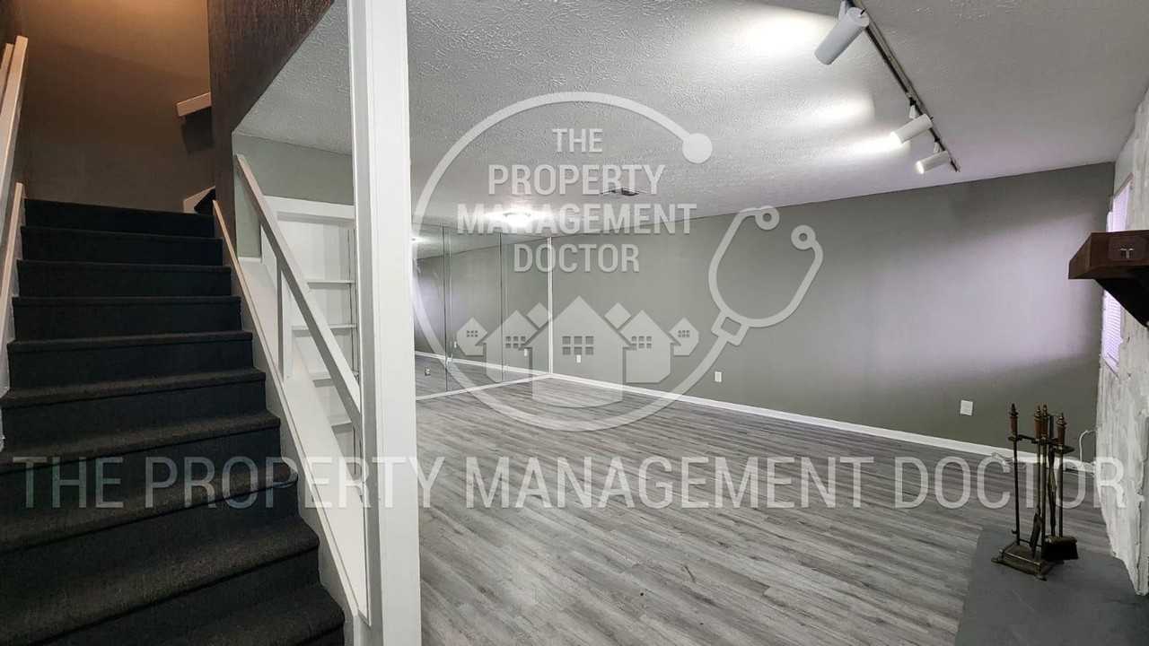 4710 Stonepointe Pl - Photo 3 of 18