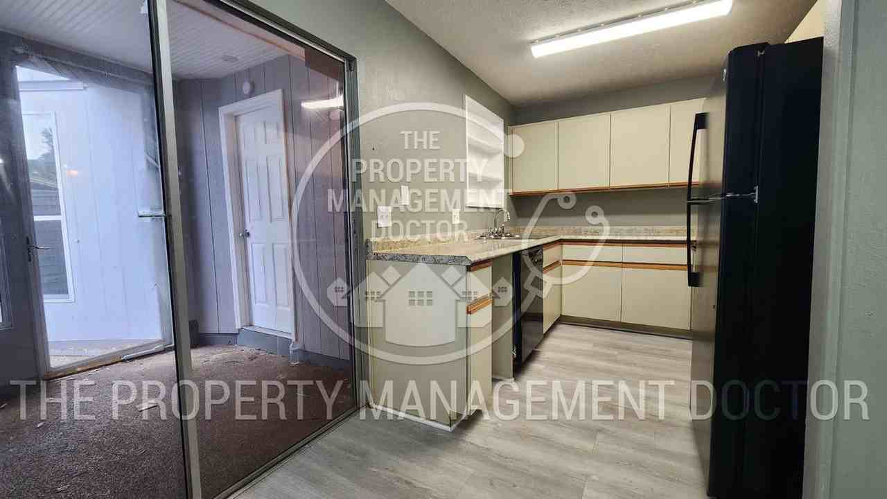 4710 Stonepointe Pl - Photo 5 of 18