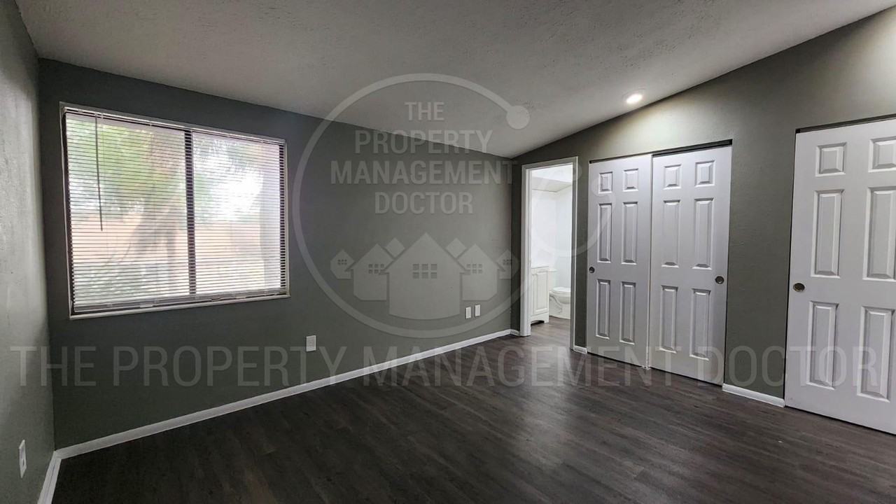 4710 Stonepointe Pl - Photo 6 of 18