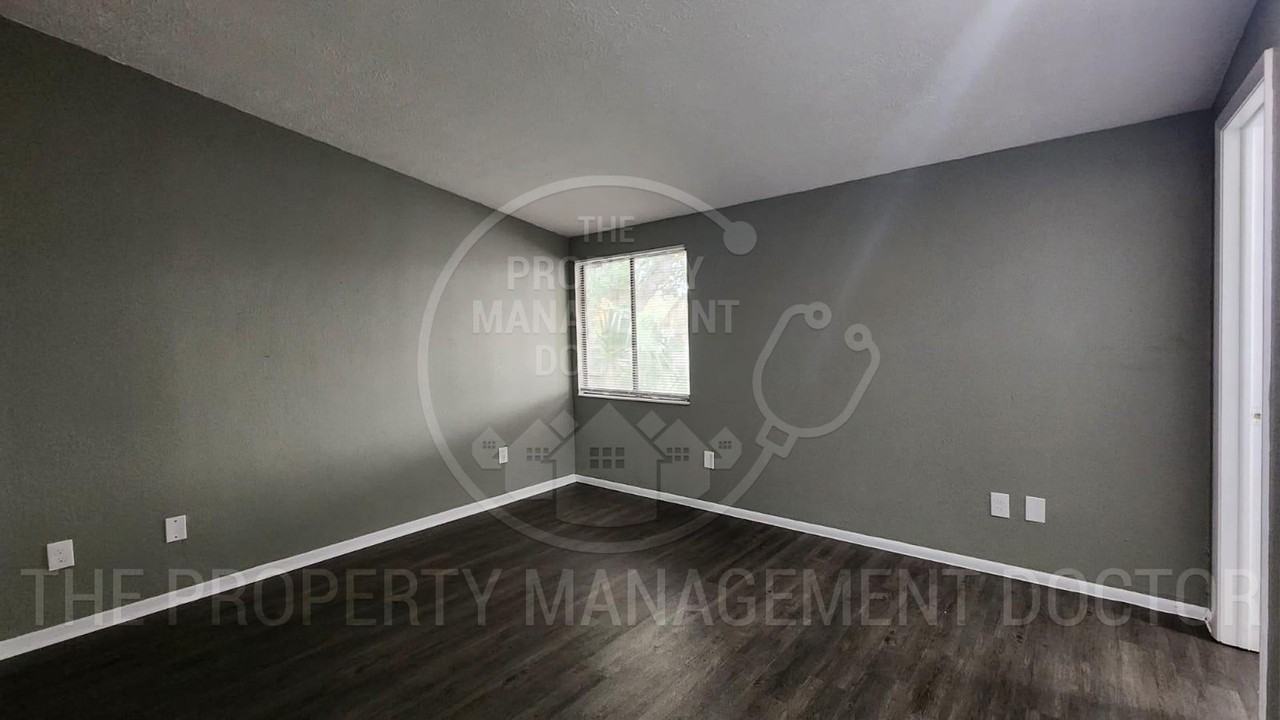 4710 Stonepointe Pl - Photo 7 of 18