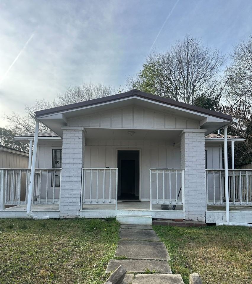 114 N Main St - Photo 2 of 17