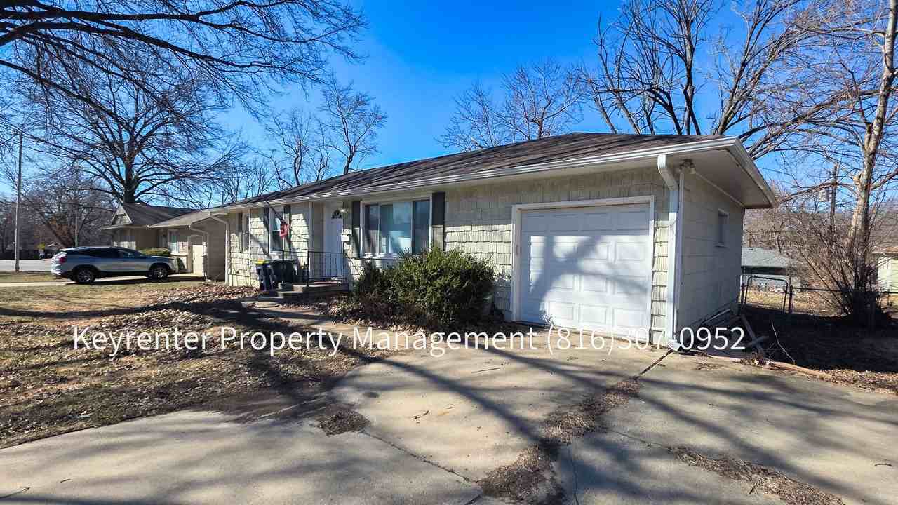 9414 Palmer Ave - Photo 3 of 28