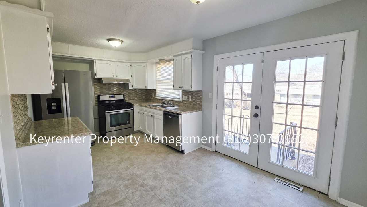 9414 Palmer Ave - Photo 6 of 28